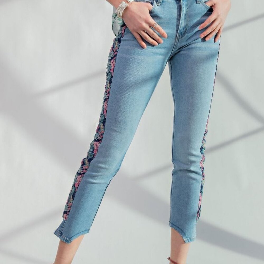 NWT Easel Brand Stretch Denim Jeans with Floral Inset in Light Wash